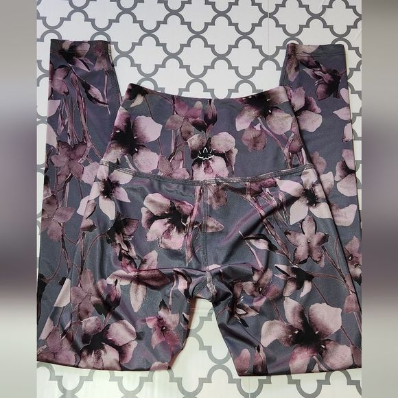 Beyond Yoga x Mary Lauren Purple Floral Leggins Size Small - Picture 6 of 10